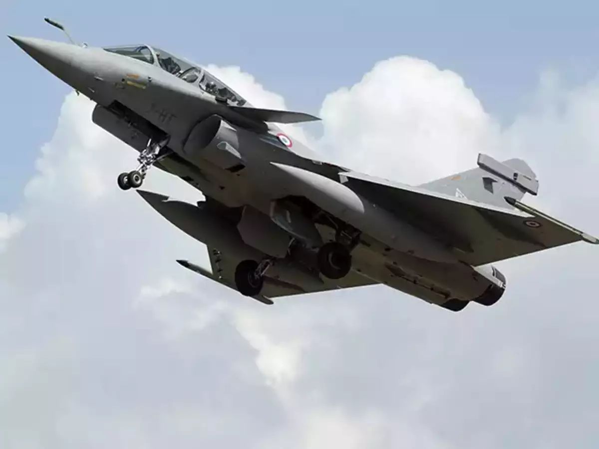 法國飆風戰機空中對撞，2飛行員喪命。示意圖。(AFP)