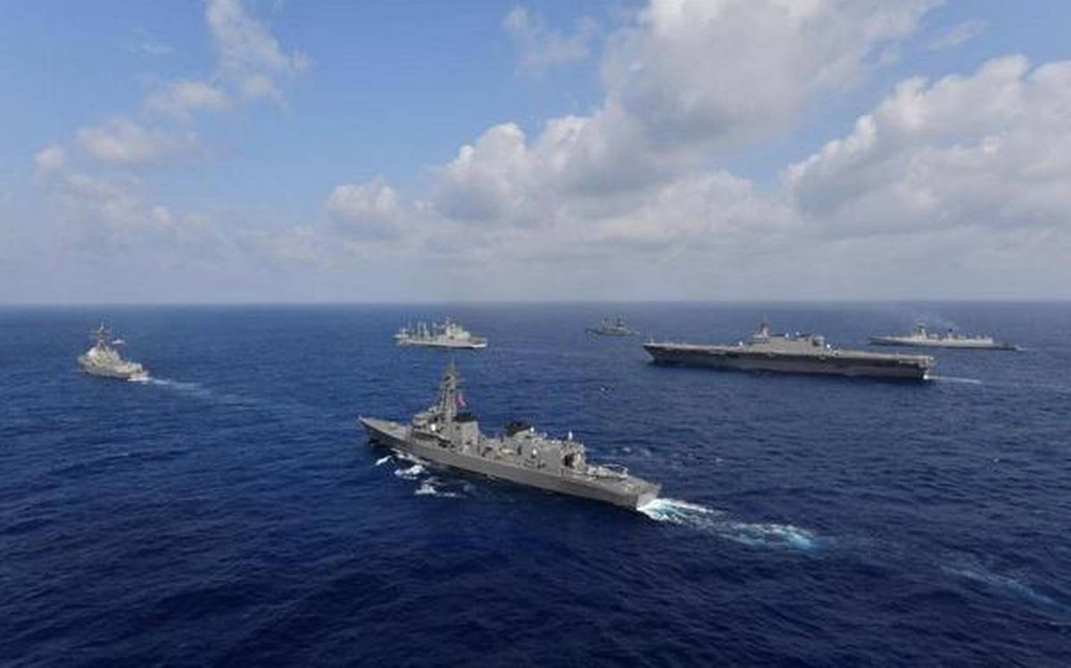 印度與美國海軍20日在扼守中國軍艦進入印度洋航道的安達曼與尼古巴群島(Andaman and Nicobar Islands)海域舉行海上聯合軍演。(圖/推特)