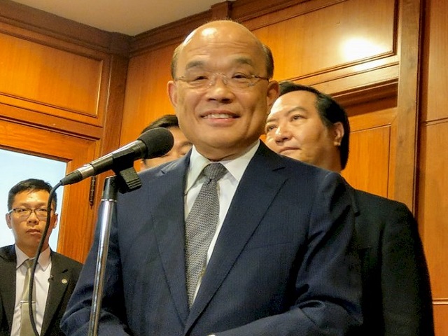 行政院長蘇貞昌表示，希望商家拿到三倍券之後，不要急著兌換現金，如果轉手再消費，可以獲得更多加碼優惠，循環使用創造更多效益。(資料照/劉品希 攝)