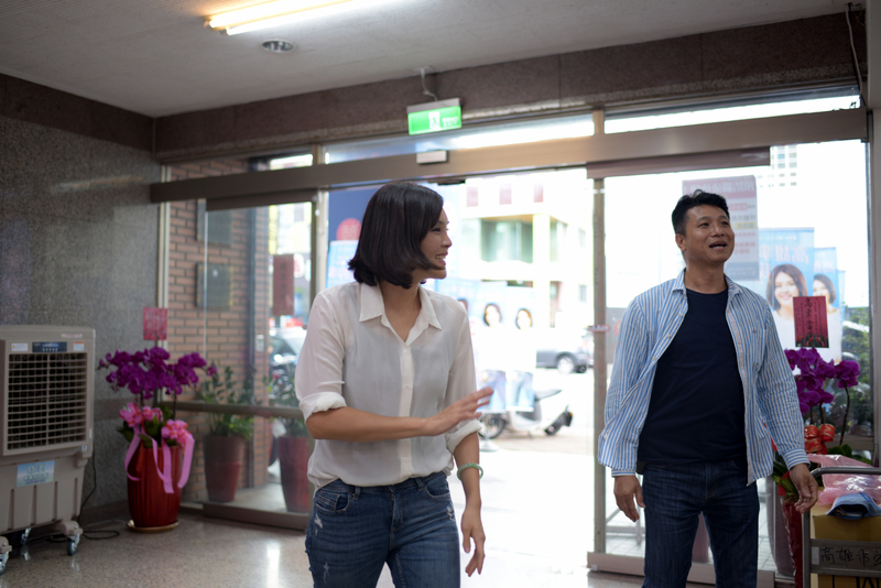 國民黨高雄市長補選參選人李眉蓁涉碩士論文抄襲爭議，她22日表示，總統蔡英文的論文也疑雲滿天飛，要檢驗應一視同仁，若蔡總統回應了，自己也會按照總統的標準回應。(圖：中央社)