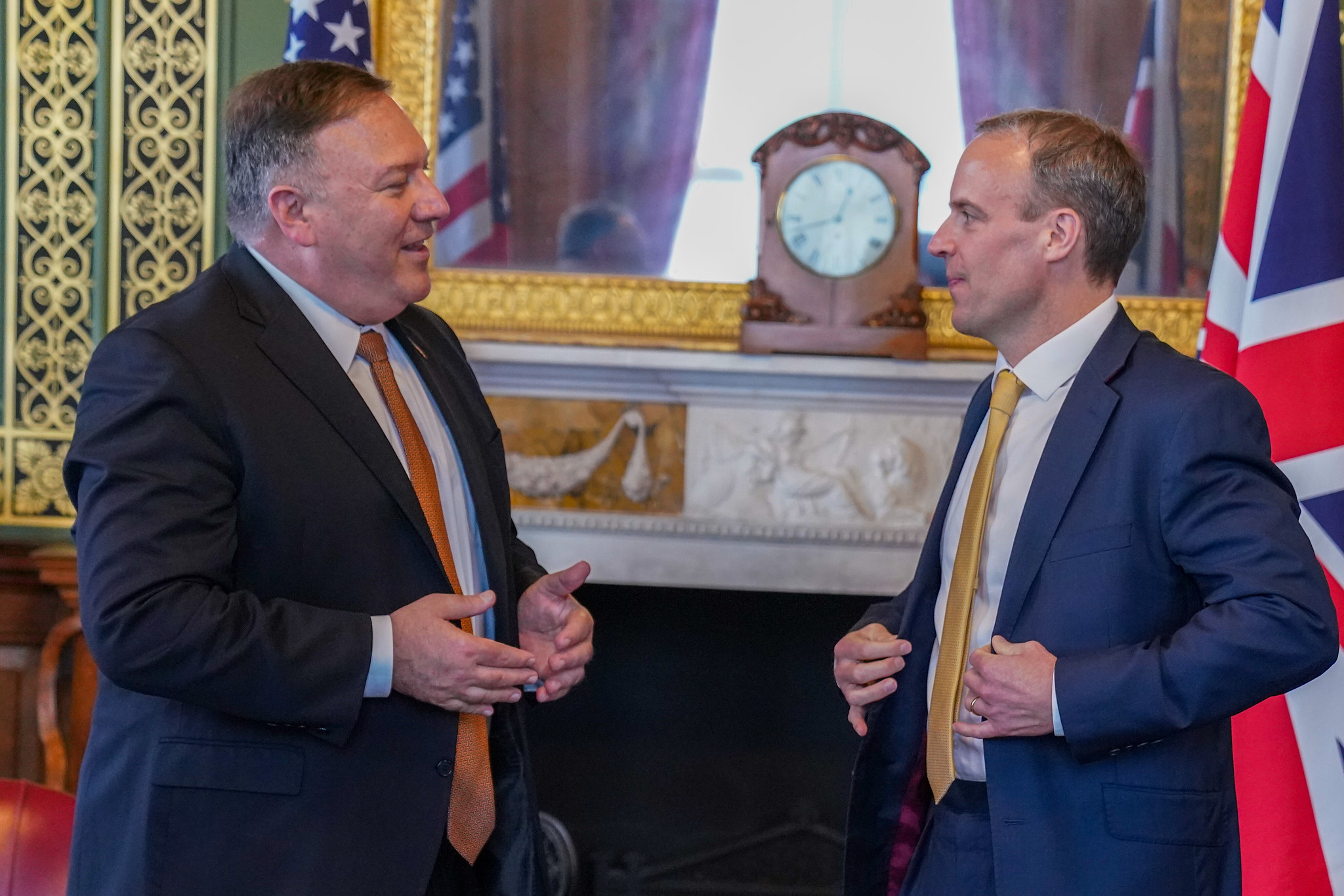 美國國務卿蓬佩奧(Mike Pompeo)21日與英國外交大臣拉布(Dominic Raab)會面。 (圖:美國國務院)