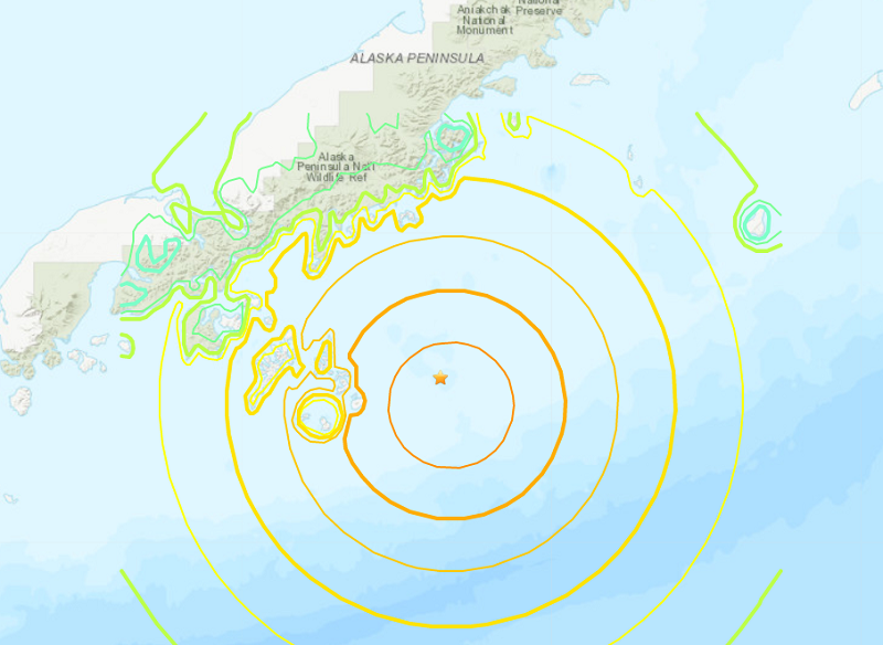 阿拉斯加半島外海22日發生規模7.8強震，太平洋海嘯警報中心已對震央方圓300公里內的地區發布短暫海嘯警報。(圖：USGS)