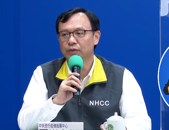 指揮中心醫療應變組副組長石崇良表示，有就醫需求的外籍人士必須要有保險及財力證明、檢疫切結書、登機前須有3天前檢驗陰性報告等資料。(圖擷自YouTube)
