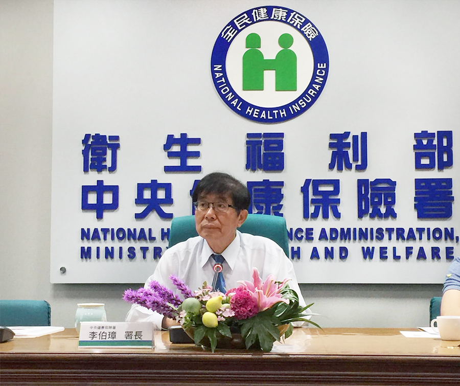 衛生福利部中央健康保險署，24日宣布廢止原訂要在8月1日生效的自付差額特材。圖為健保署署長李伯璋。(資料照/蕭照平 攝)