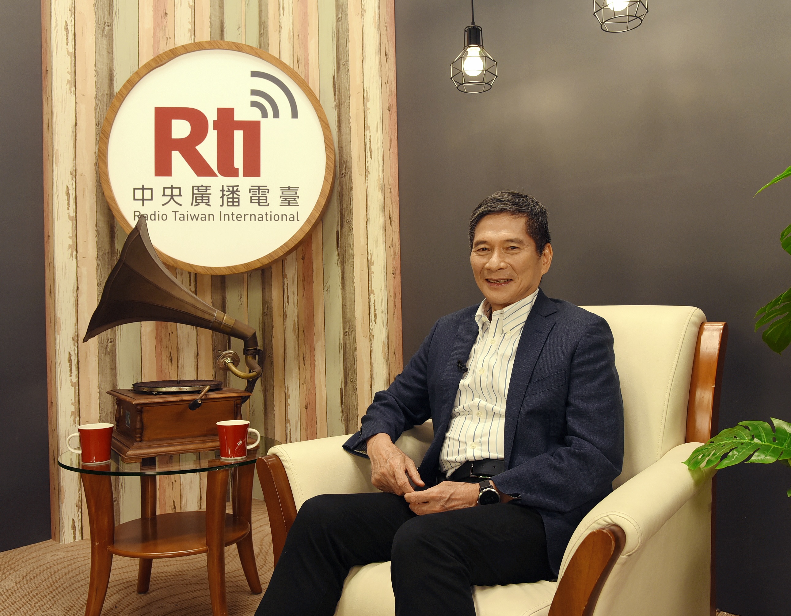 文化部長李永得接受央廣專訪，面對輕鬆話題，一樣知無不言。