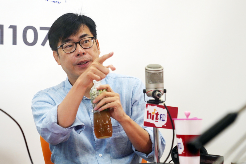 民進黨高雄市長補選參選人陳其邁（圖）24日在台北接受廣播節目專訪，談及國民黨高雄市長補選參選人李眉蓁的論文爭議。(圖：中央社)