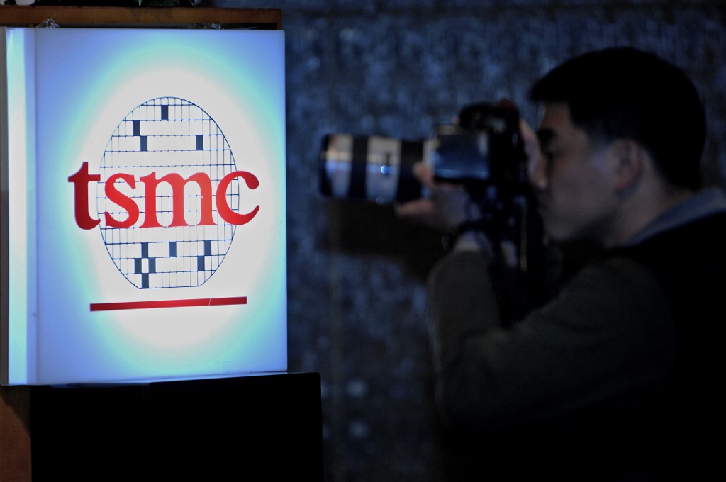台積電(TSMC)身為全球晶片製造龍頭，早成中國晶片自主計劃主要挖角對象。(AFP)