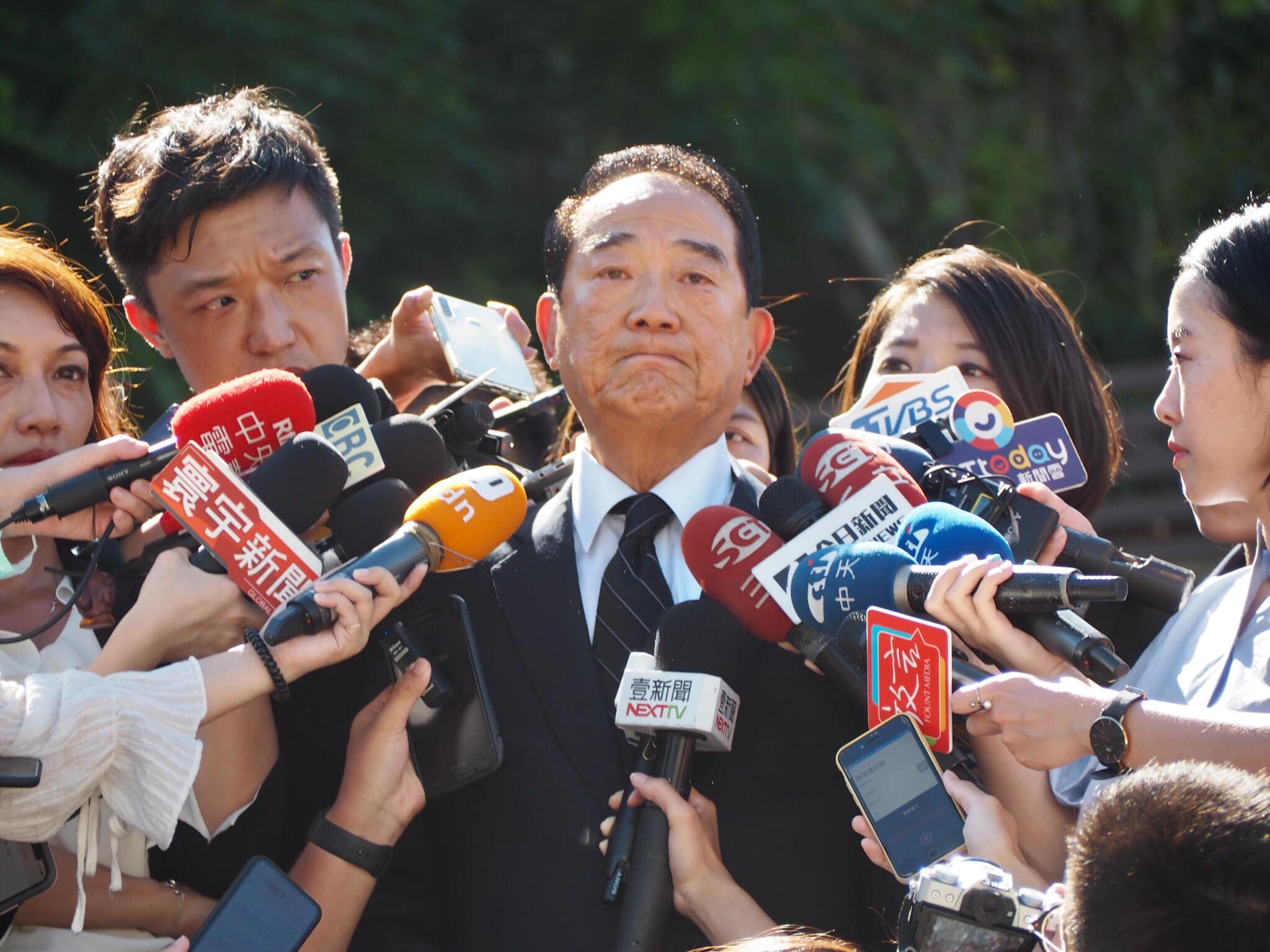 親民黨主席宋楚瑜指出，黃義交是他數十年忠實的好朋友及好部屬，兩人最近還曾通話、見面，黃義交有時也會提供國際新聞與評論提供他參考。（央廣檔案/蕭照平攝）