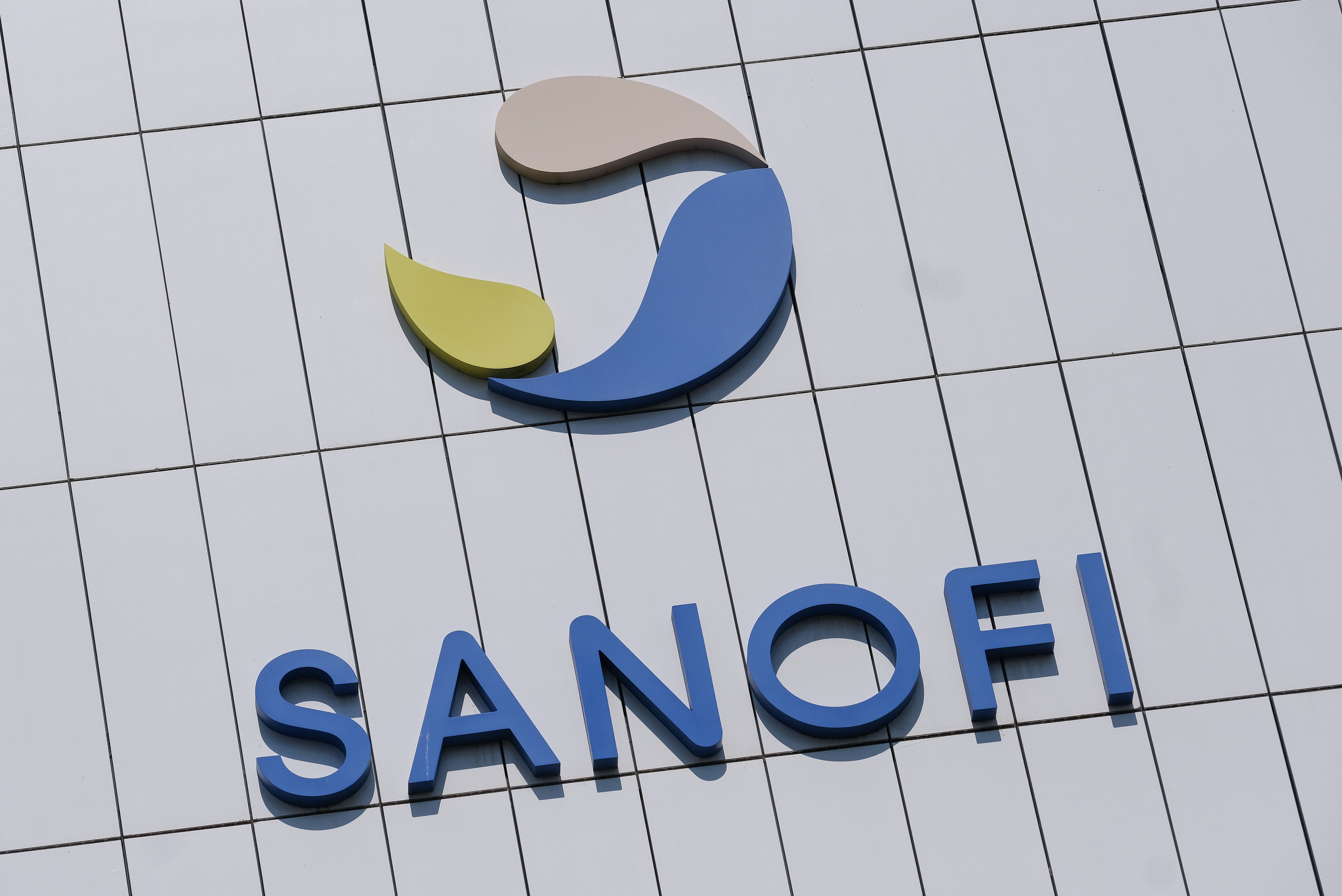 法國製藥業巨擘賽諾菲集團(Sanofi)宣布暫停COVID-19疫苗研發。 (AP/達志影像)