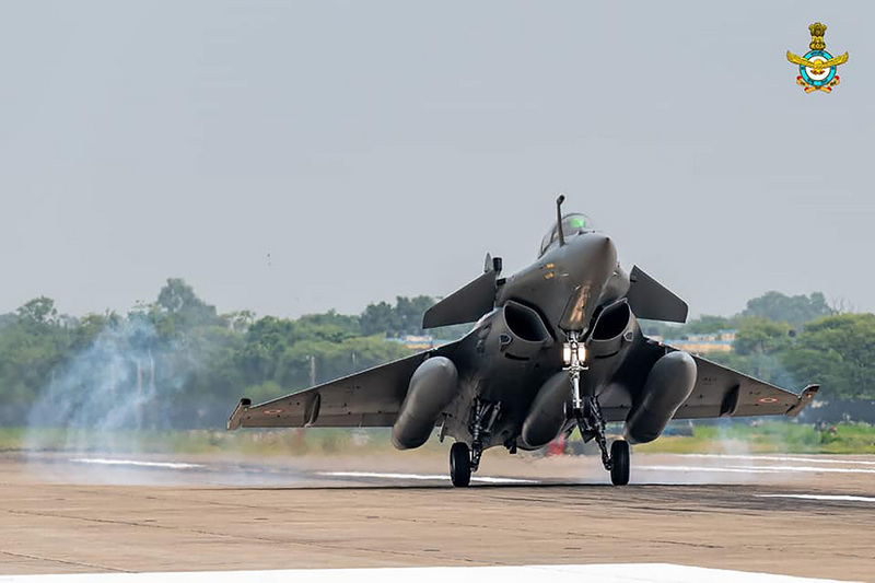圖為印度飆風戰機剛降落安巴拉基地。（印度空軍提供）