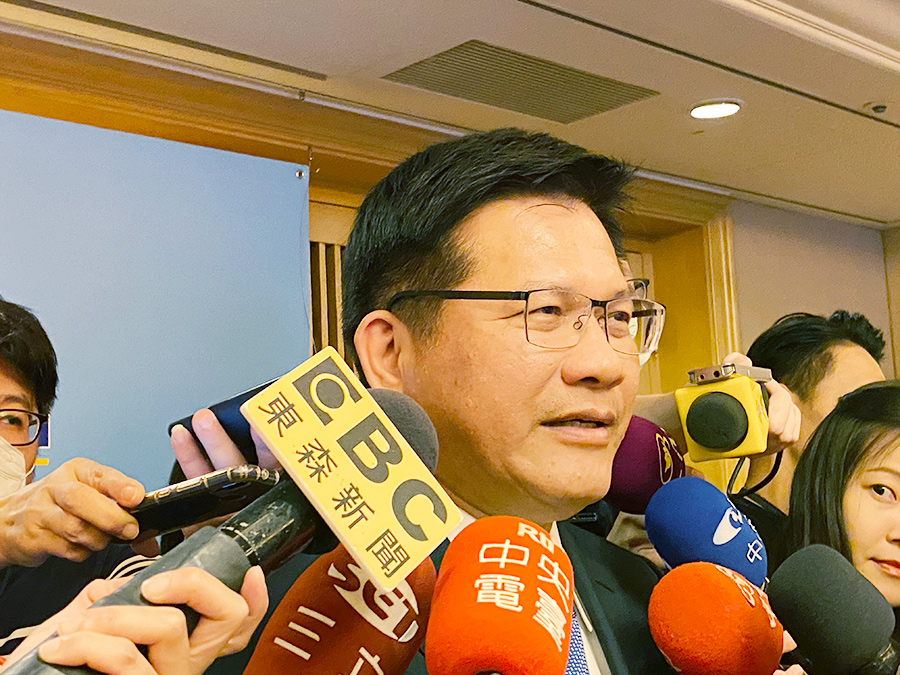 交通部長林佳龍22日出席「台灣跳島郵輪政策高峰會」，並宣示將2023年訂為「跳島旅遊年」。(吳琍君攝)