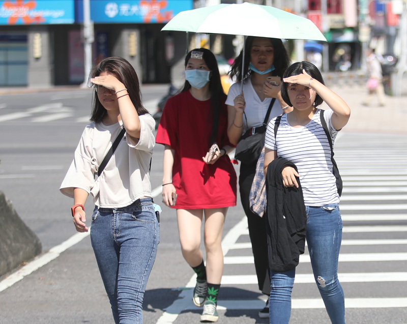 中央氣象局16日表示，午後對流雲系發展旺盛，易有短時強降雨。(資料照 / 圖:中央社)