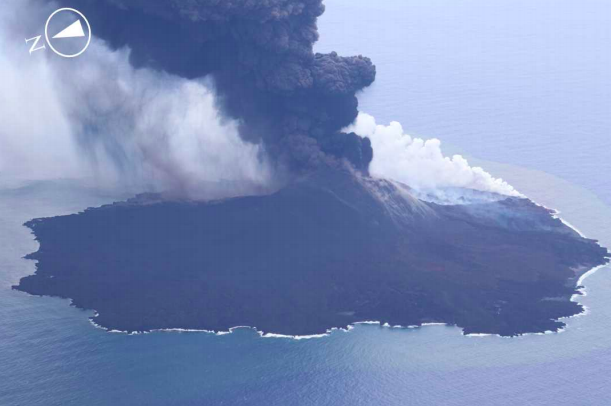 日本西之島火山噴發情況。圖取自日本海上保安廳網站