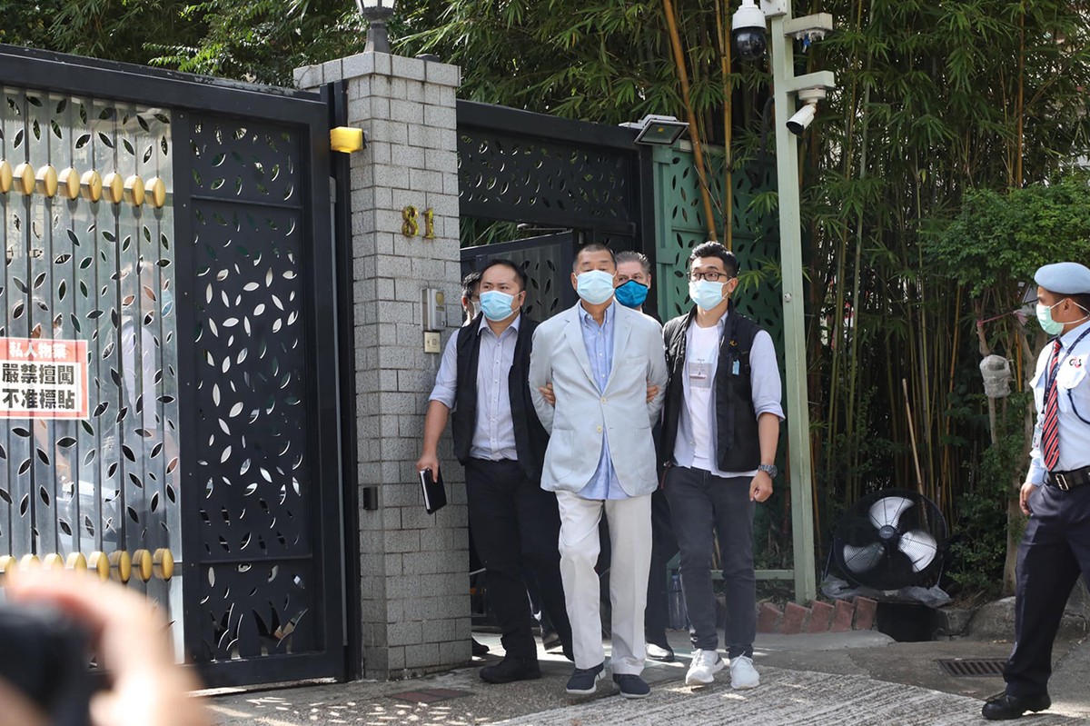 香港壹傳媒創辦人黎智英10日上午在自家寓所遭港警以勾結外國勢力為由拘捕，引起國際間關切。（圖：立場新聞提供）