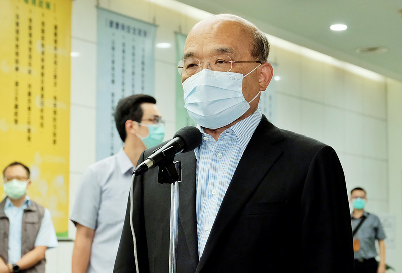 行政院長蘇貞昌（前）。(圖:中央社檔案照片)