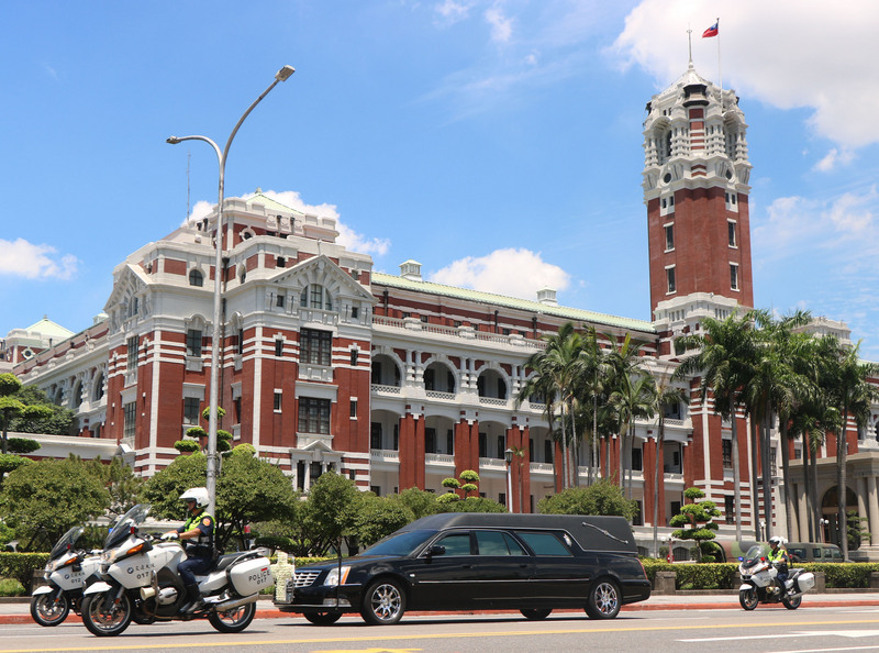 前總統李登輝辭世，14日完成入殮火化儀式，總統府表示，後續治喪事宜，治喪大員會議預計19日下午2時召開，由副總統賴清德主持。(圖：中央社)。