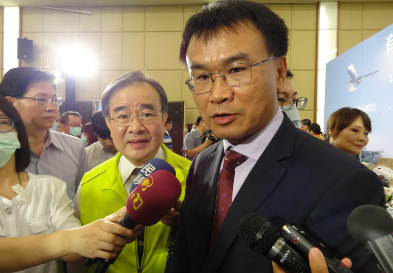 農委會主委陳吉仲（前右）(資料照片/中央社)