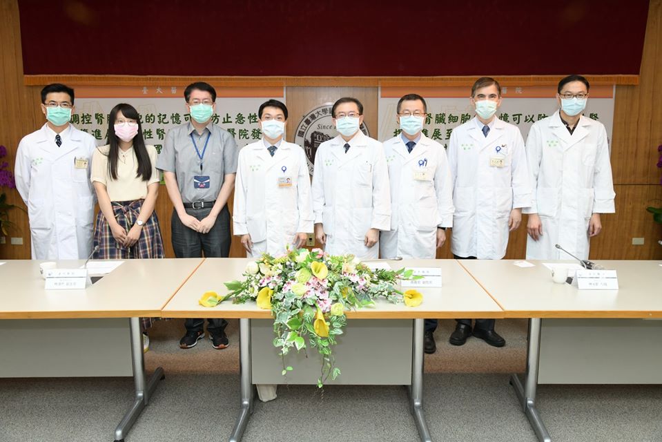 台灣大學醫學院附設醫院今天(14日)發表最新研究成果，指只要對急性腎損傷患者及時給予「去甲基化藥物」，就可以控制細胞並避免讓器官出現纖維化，一旦如此，更可以阻斷腎臟持續惡化的進展。(台大醫院臉書)