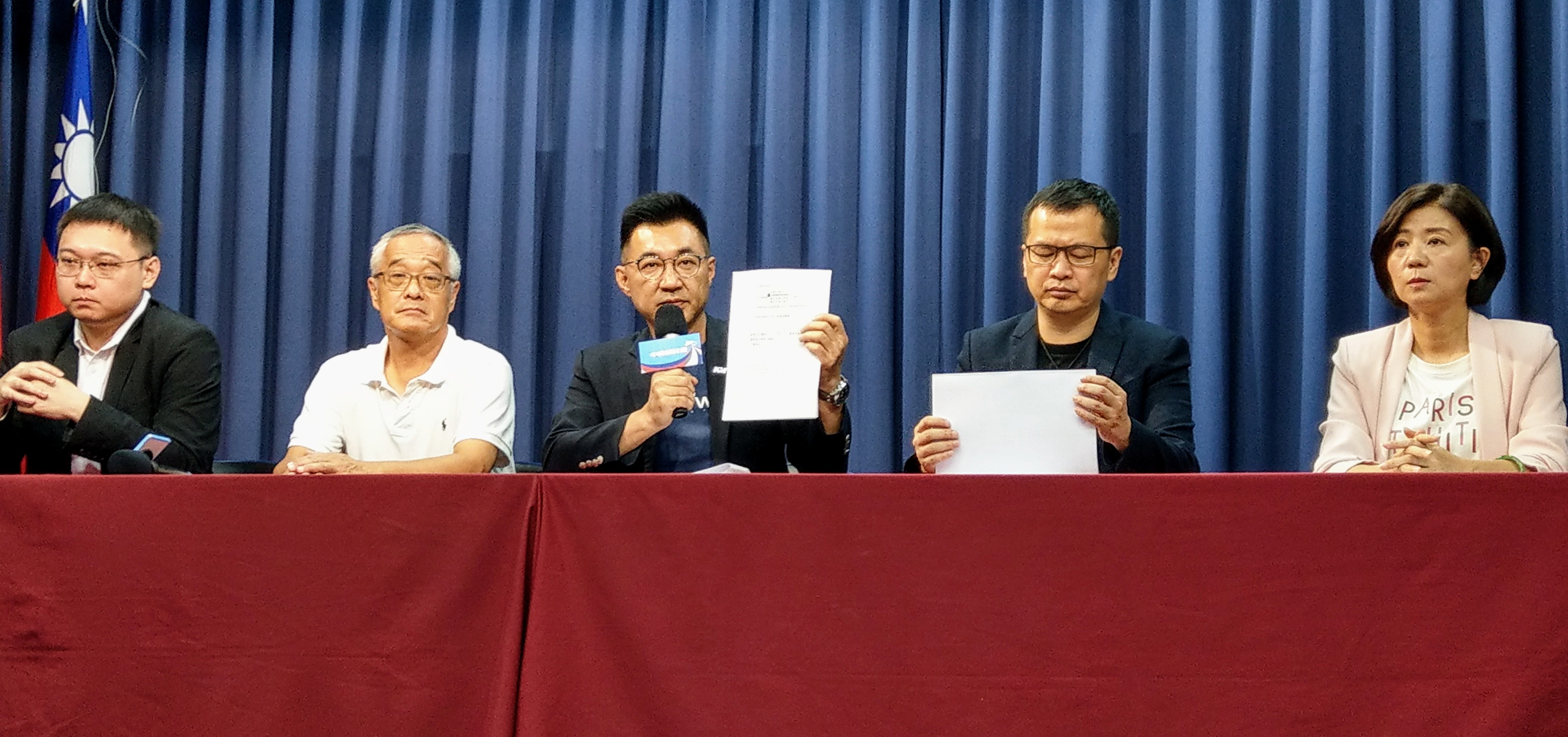 江啟臣(中)領銜推動「公投綁大選」公投。(劉品希 攝)