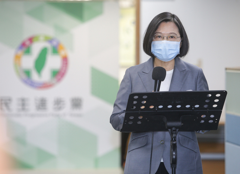 蔡英文總統在中常會裁示，民進黨始終主張，要保障多元族群、多元文化的發展，接下來要持續連結全國各地的新住民社群，深化公共對話，並培力新住民朋友投入公共事務、參與台灣的民主。(圖：中央社)