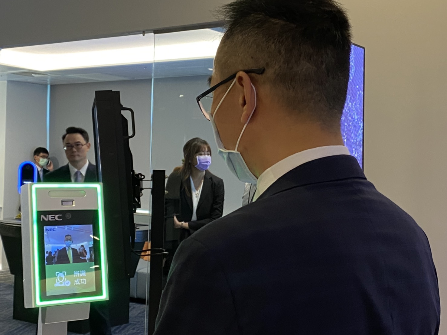 戴口罩人臉辨識技術愈來愈成熟，預計在後疫時代場景使用將愈普及。(圖／陳林幸虹 攝)