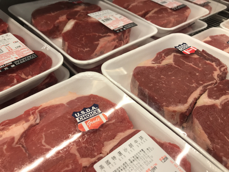 蔡英文總統宣布開放含有萊克多巴胺美國豬肉和30月齡以上的美國牛肉進口台灣。(圖：中央社)