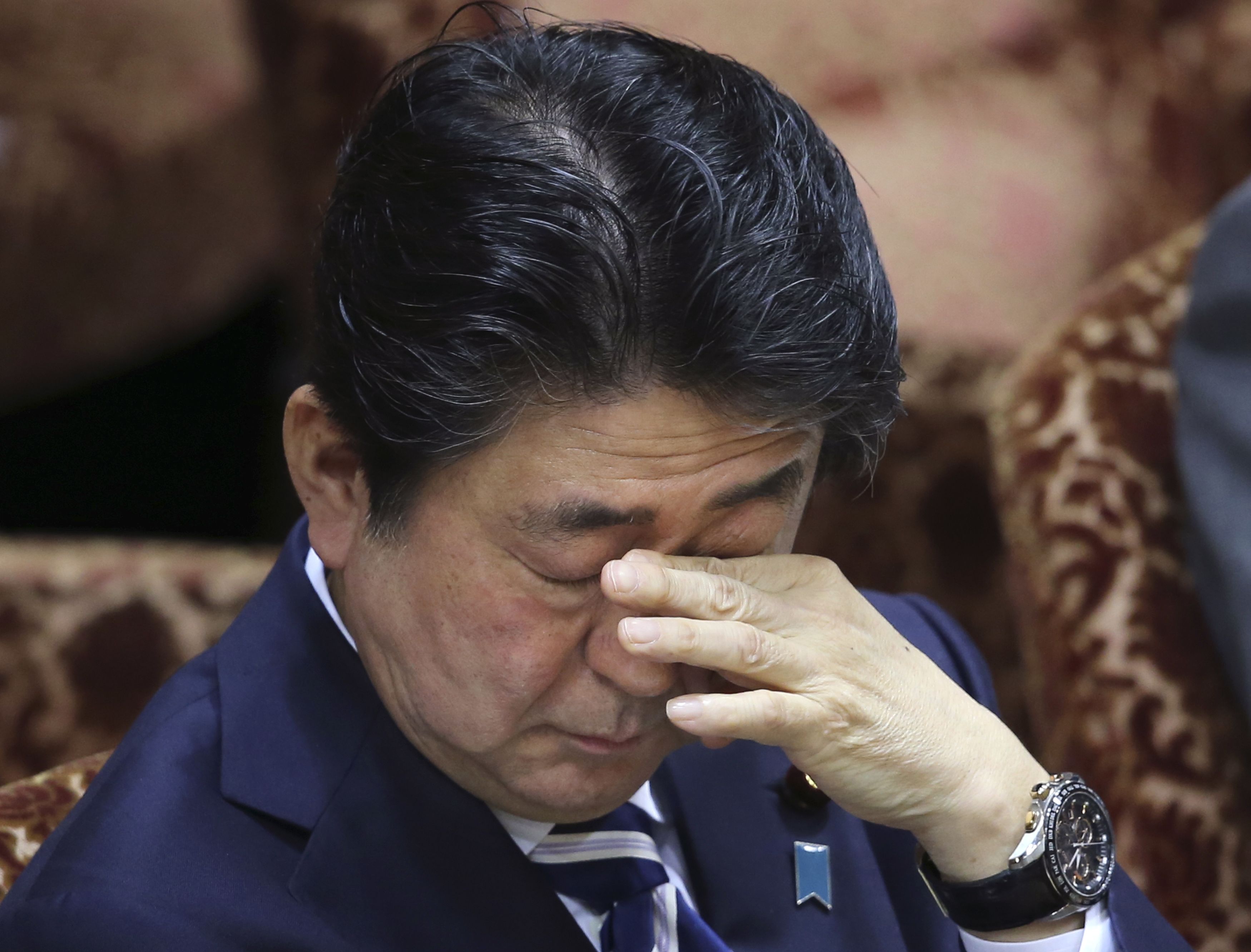 日本首相安倍晉三(Abe Shinzo)在28日下午召開記者會，宣布因為健康惡化，決定辭去首相職務，但沒有就繼任人選發表評論。(美聯社/達志影像)