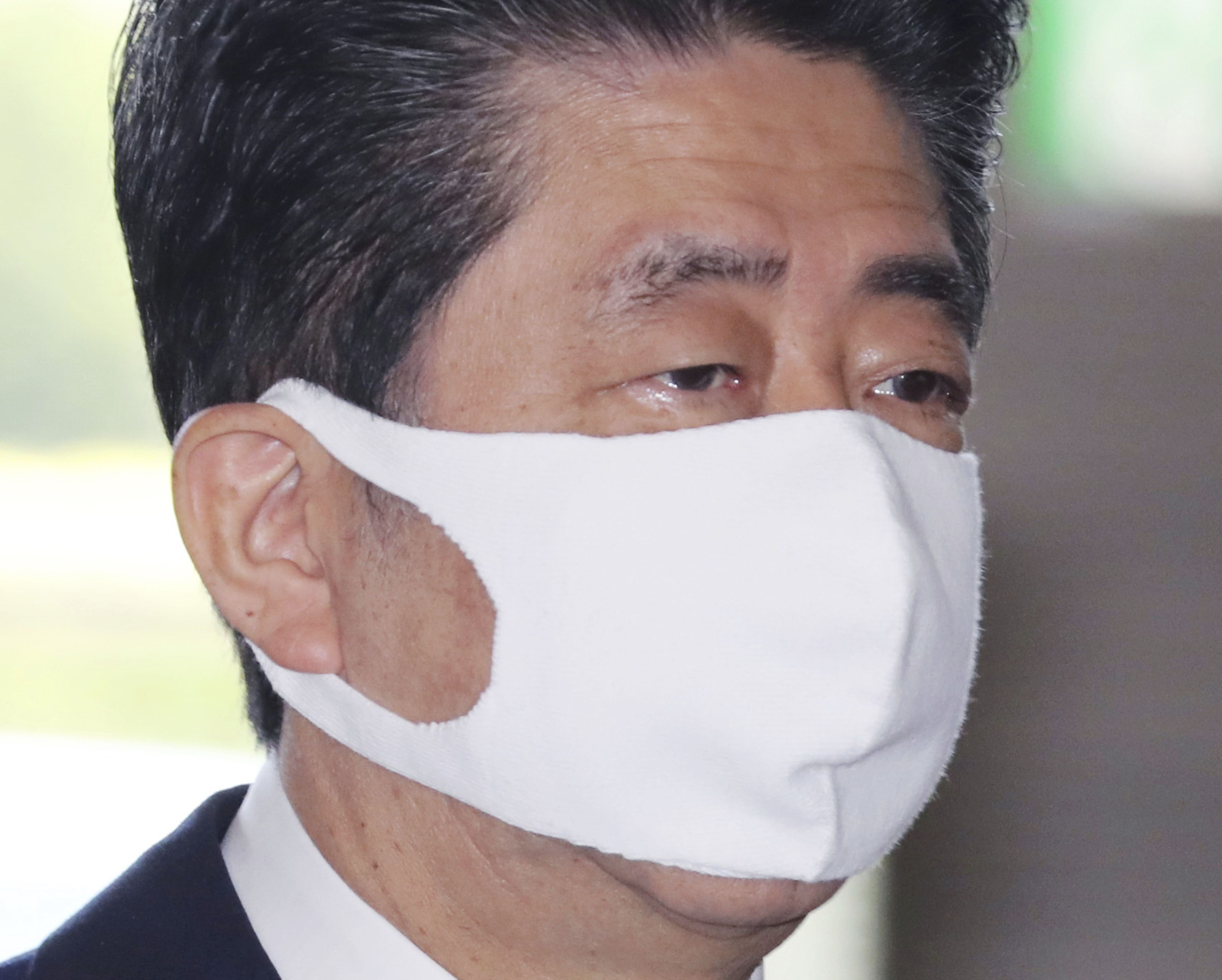 日本共同通信社最新民調顯示，安倍內閣支持率比上週的民意調查暴增20個百分點，在網路上成為話題。(美聯社/達志影像)