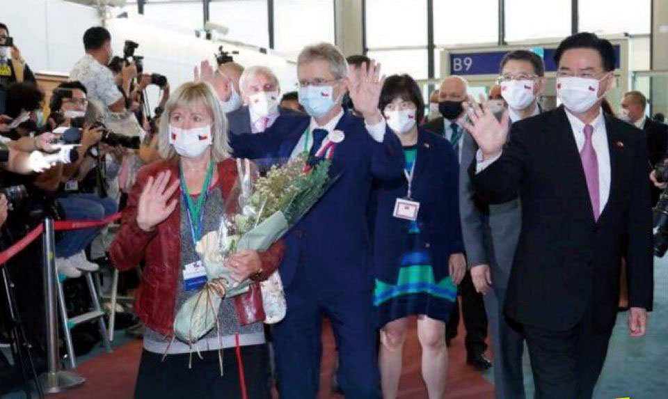 捷克參議院議長維特齊(Miloš Vystrčil) 30日率團抵台。(圖取自蔡英文總統臉書)