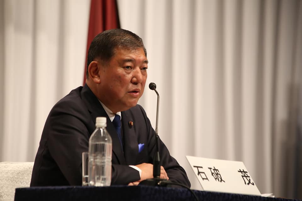 可能出任日本新首相呼聲最高的前防衛大臣石破茂31日向路透社表示，在美國和中國升高緊張之際，東京應該深化與亞洲鄰邦的關係，其中包括南韓。(臉書)