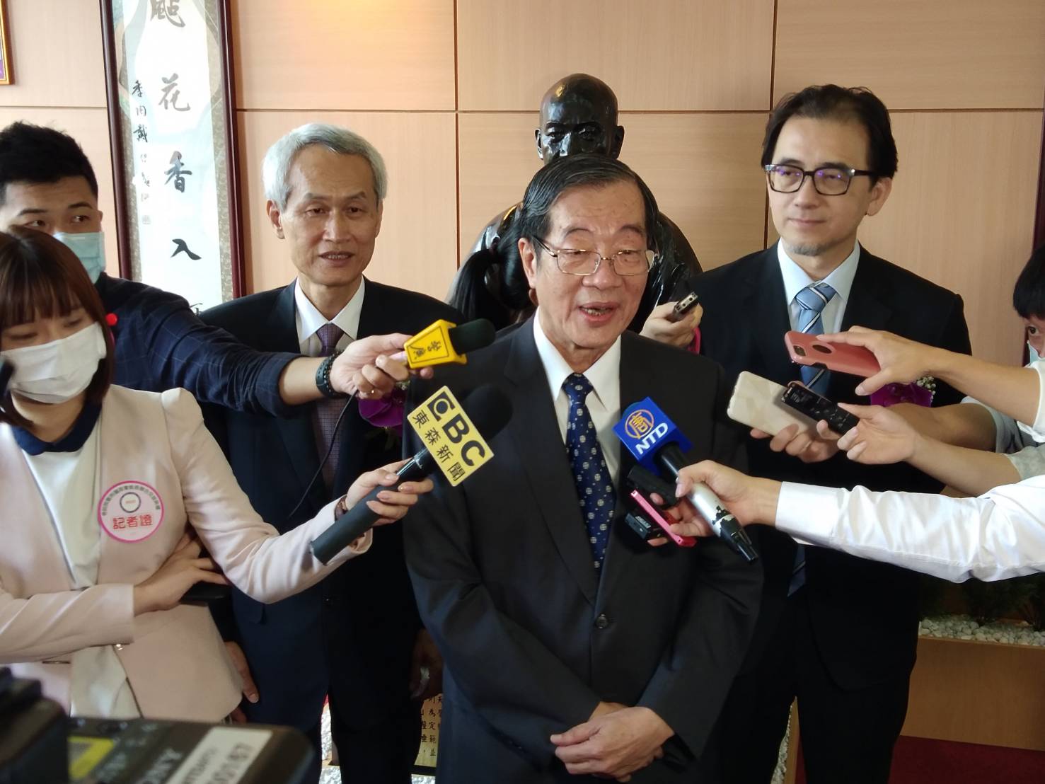 考試院長黃榮村4日發出聲明，否認擔任寶佳顧問，也從未以任何形式或名義接受來自寶佳集團的配車、司機與支薪。(資料照/王韋婷 攝)