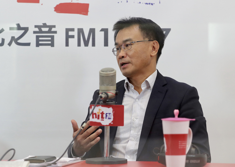 農委會主委陳吉仲（圖）2日上午接受廣播專訪表示，實際上台灣豬就是沒有食用萊克多巴胺，因為業者要輸入含萊克多巴胺成分的藥物飼料添加物，必須跟農委會申請藥證，但農委會不會發給藥證，日、韓也都是這樣做，確保其國內畜產不用萊克多巴胺。(圖：中央社)