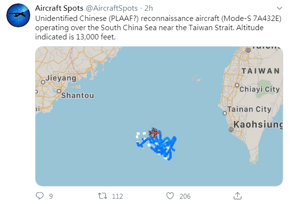 專門追蹤飛機動態的推特平台Aircraft Spots2日下午發布，一架疑似共軍偵察機在南海近台灣海峽處現蹤，飛行高度為海拔1萬3000英尺。(推特)