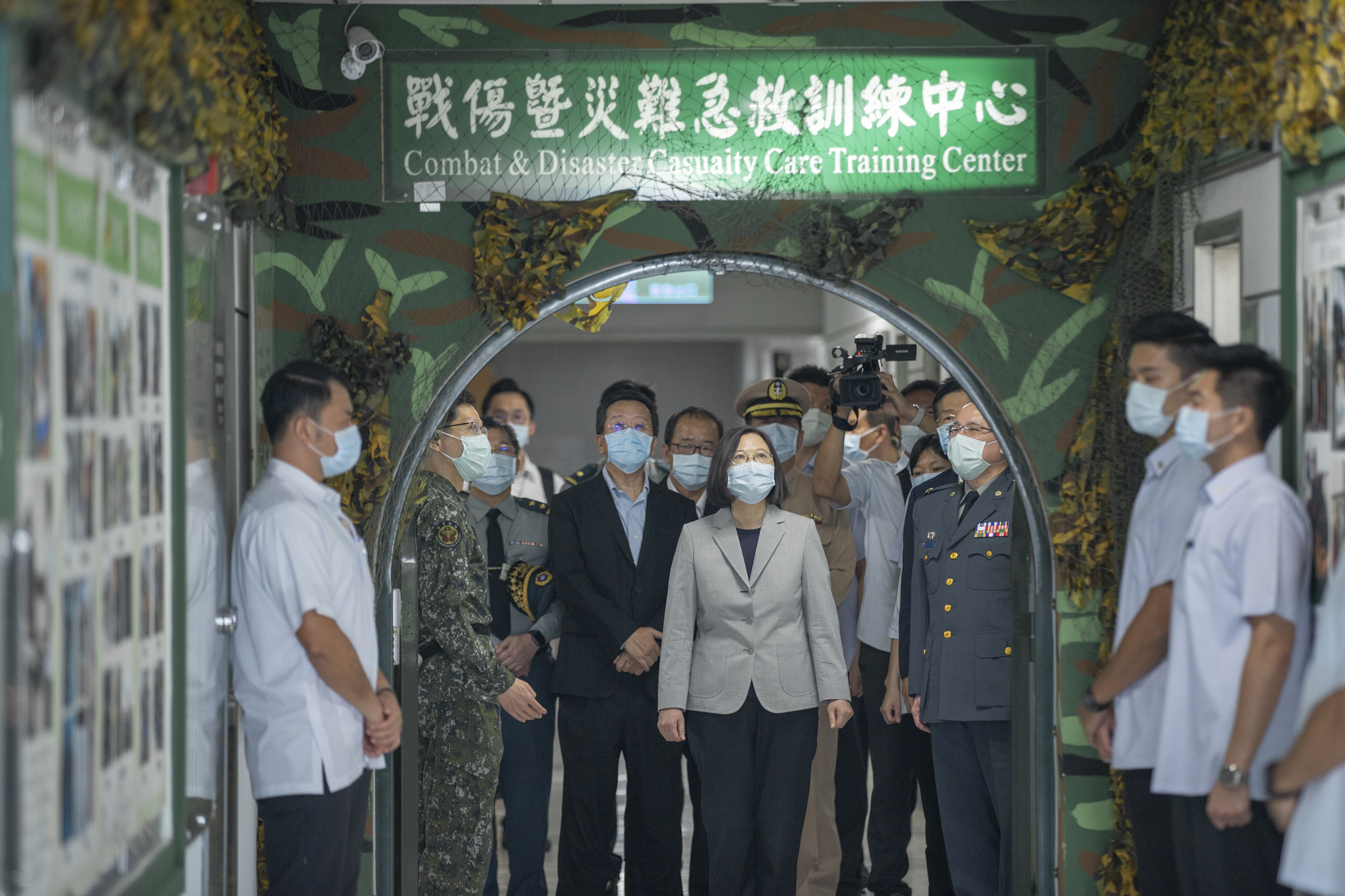 蔡英文總統4日視導國防醫學院。(圖:總統府)