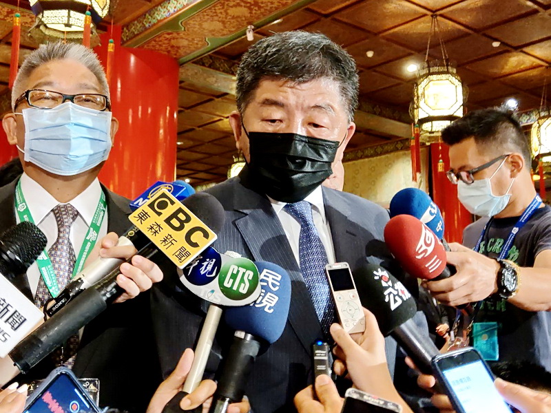 衛福部長陳時中5日在台北圓山飯店受訪表示，食安依法是全國統一事項，但會先與地方溝通 (央廣記者王照坤 攝)