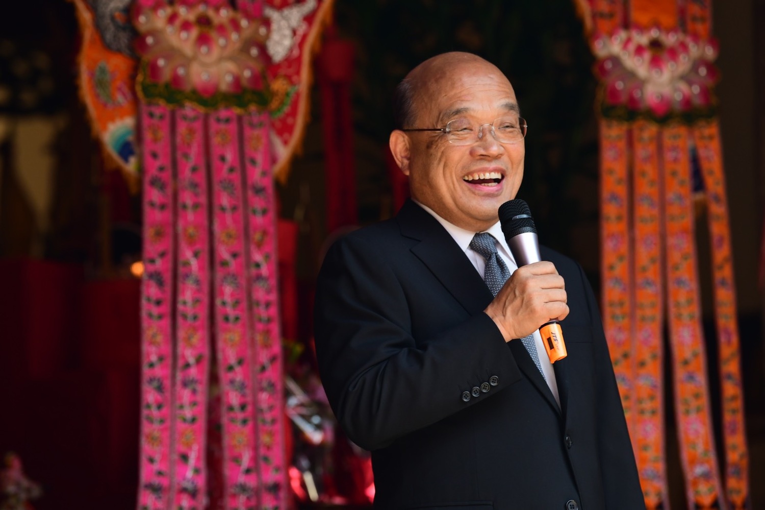 行政院長蘇貞昌14日晚間宴請立法院財政和外交國防委員會的民進黨立委，感謝他們對預算和法案的支持。(圖：行政院提供)