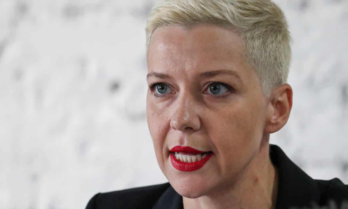 白俄羅斯反對派領袖柯列斯尼可娃(Maria Kolesnikova)在被逮捕並拘押10個月後，4日出庭受審。(圖/推特)