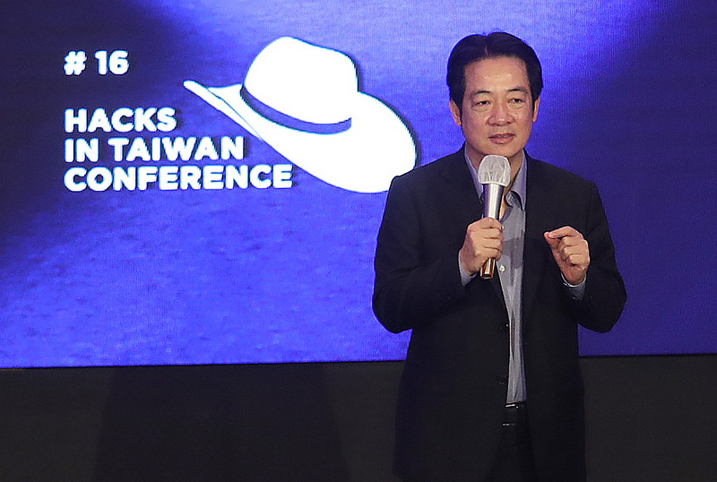 副總統賴清德11日在中央研究院人文社會科學館出席「台灣駭客年會 HITCON 2020」，並向與會來賓致詞。(圖：中央社)