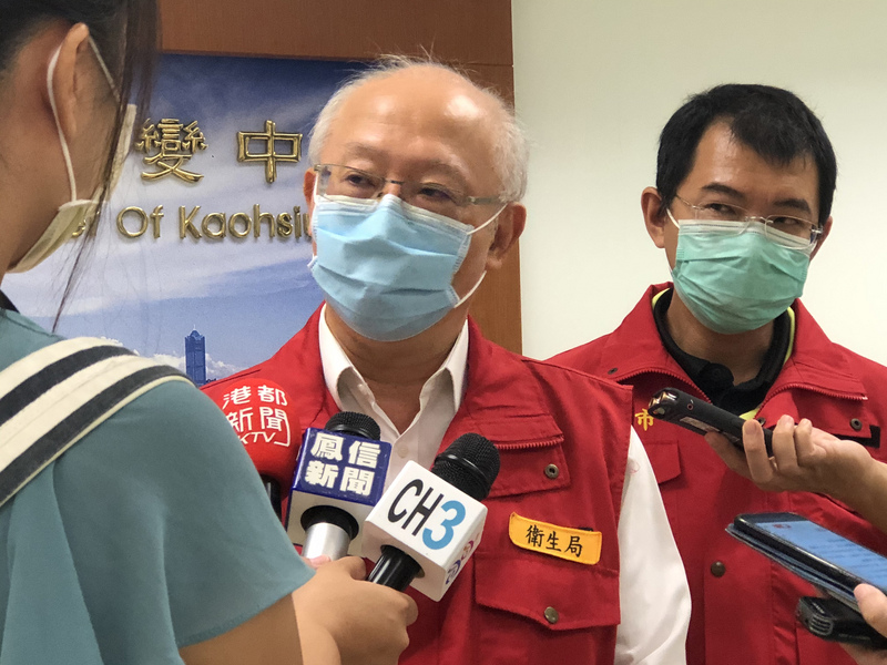 高雄市衛生局長黃志中（中）(資料照片/中央社)