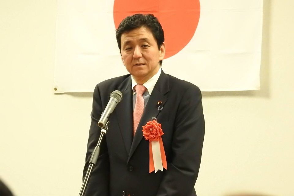 菅義偉今天(16日)接任日本首相，眾議員岸信夫任防衛大臣。(臉書)