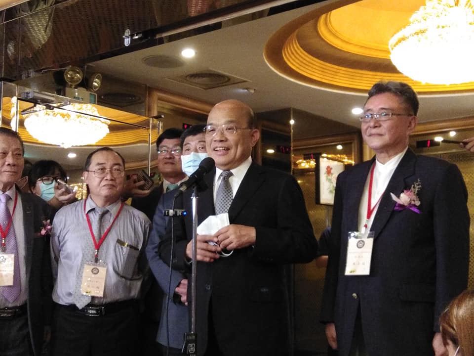 行政院長蘇貞昌17日表示，讓國人聽到政府完整報告比較好。(王韋婷 攝)