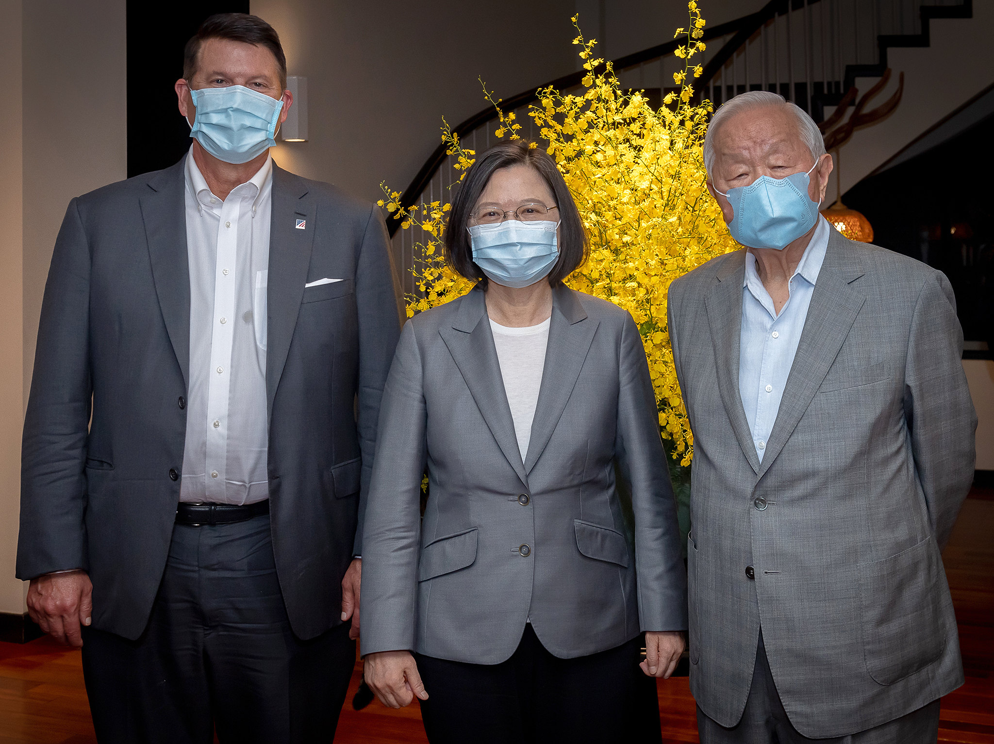 美國國務次卿柯拉克(左)去年9月訪台，蔡總統宴請柯拉克，台積電創辦人張忠謀受邀出席(右)。(總統府資料照片)
