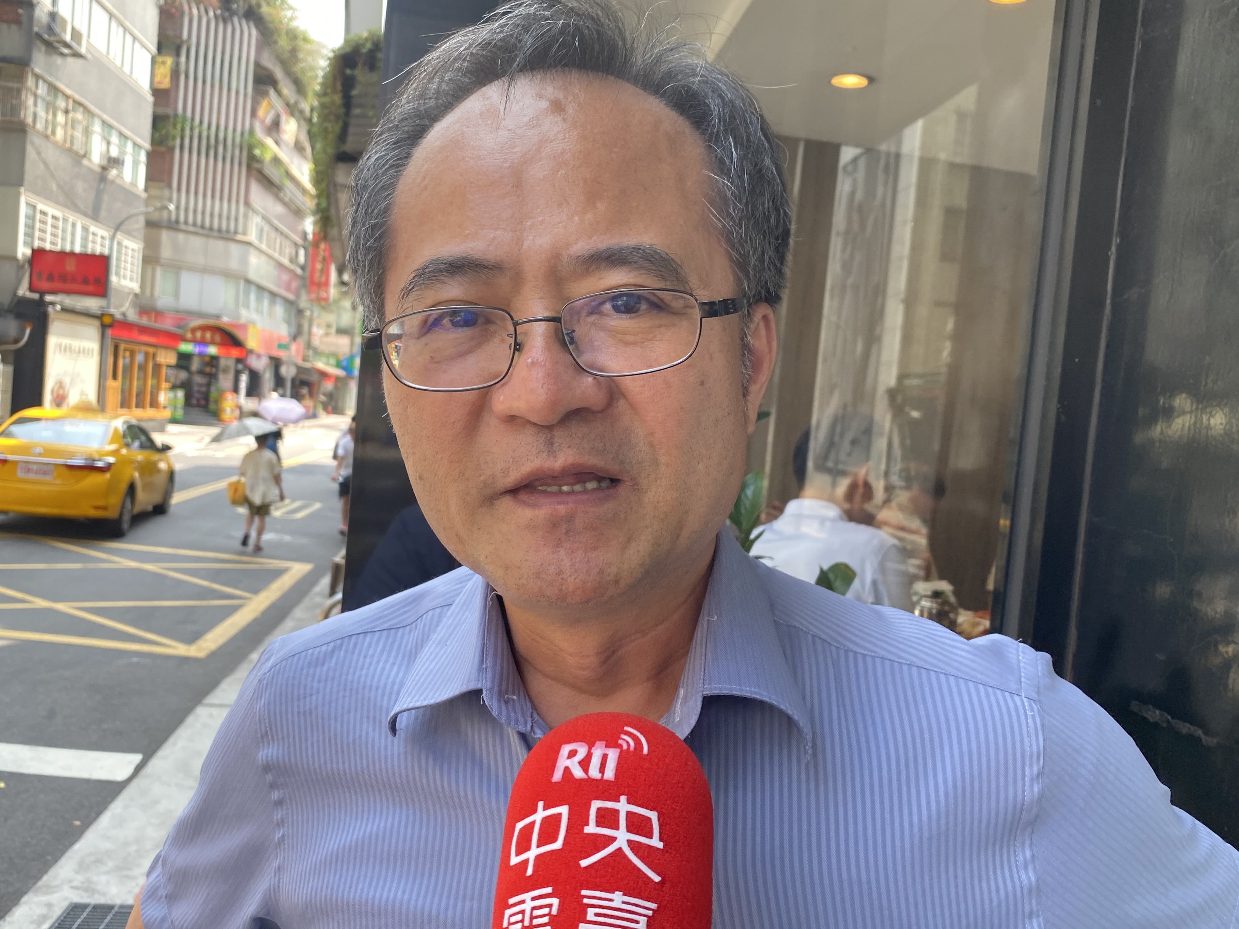 中華郵政總經理江瑞堂18日受訪表示，今年前8月，中華郵政在疫情及匯率雙重挑戰下，仍賺進新台幣百億元。(吳琍君攝)