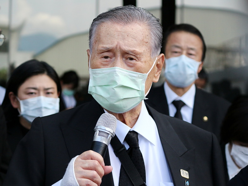 日本前首相森喜朗19日在松山機場受訪表示，各方以軍事力量對抗的時代已經結束，期盼透過對話合作來解決問題 (央廣記者王照坤 攝)