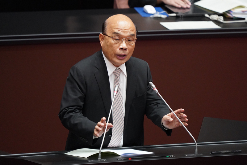 行政院長蘇貞昌25日赴立法院進行「紓困3.0」預算報告。(圖：中央社)