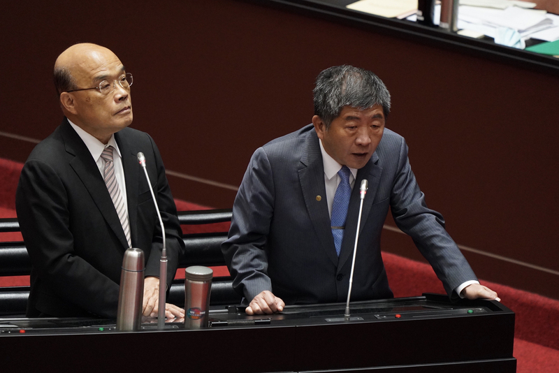 衛福部長陳時中25日表示，COVAX平台政治力干預不多，有信心獲得公平分配，且我國也確定在COVAX平台上，不選擇中國製的疫苗。(圖：中央社)