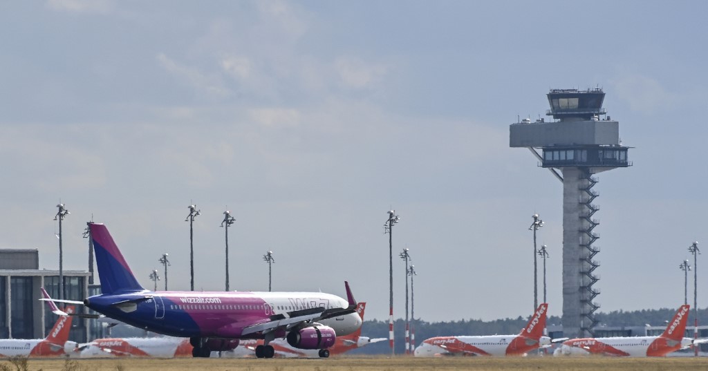 圖為德國柏林布蘭登堡機場。 (AFP)