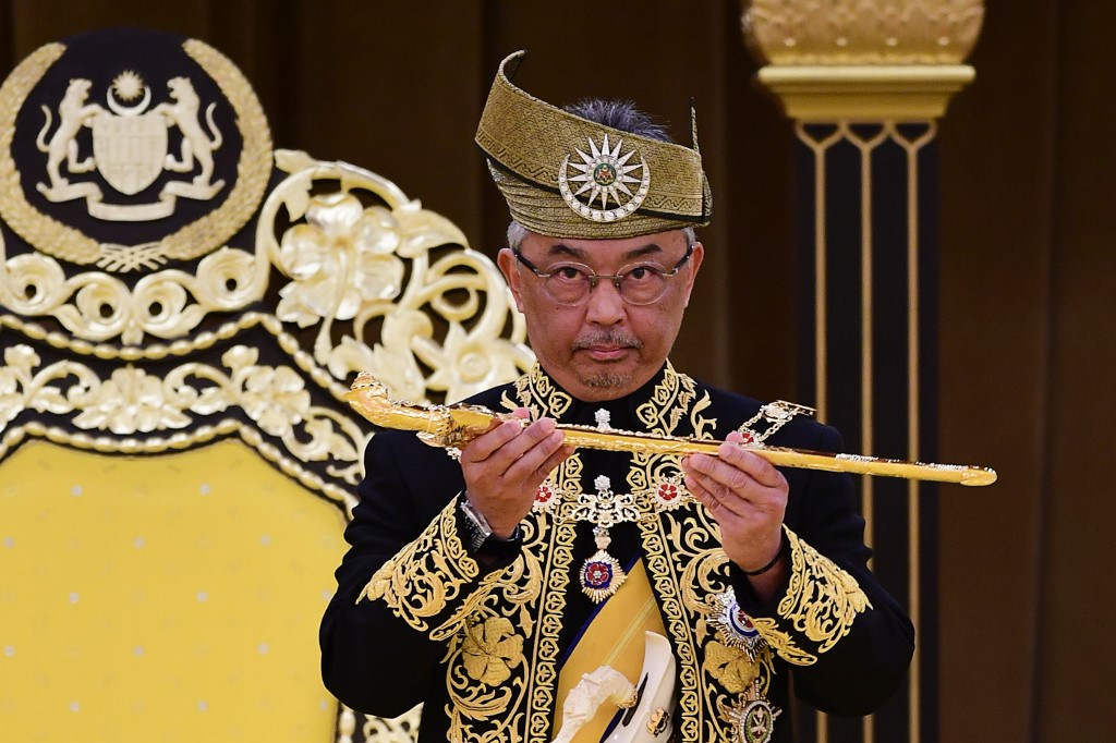 馬來西亞國家元首蘇丹阿布都拉(Abdullah Ri'ayatuddin)發布諭令，提醒政治人物停止動搖國家穩定和對現任政府不負責任的行為後，朝野紛紛表態將遵從諭令偃旗息鼓。(AFP)