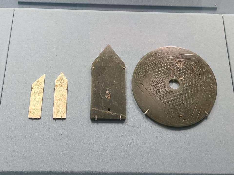 中國玉器發展有八千年歷史，隨著時代演進，異域文化的融合，玉器的使用目的、形制也有所不同，從最早期「天人溝通」的宗教祭祀功能，逐漸世俗化，説玉是中華文化的傳承，一點也不為過。(江昭倫攝)