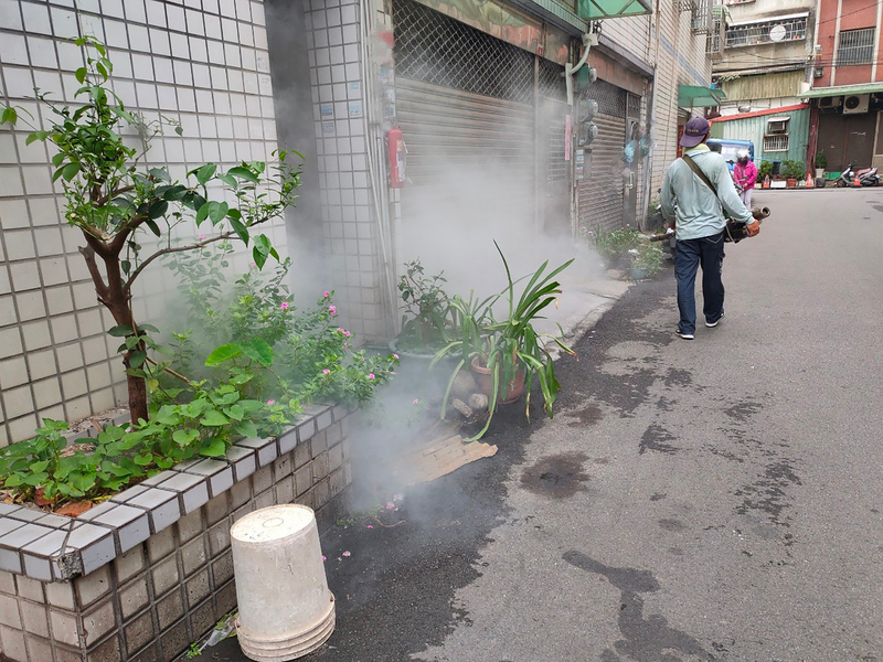 國內新增1例本土登革熱病例，為桃園市龜山區迴龍里20多歲男性，近期無出國史，10月26日至29日間陸續出現發燒、臉部紅腫情形數度就醫，因登革熱NS1快篩陽性通報，經檢驗確診感染第一型登革熱。（資料照：桃園市衛生局提供）